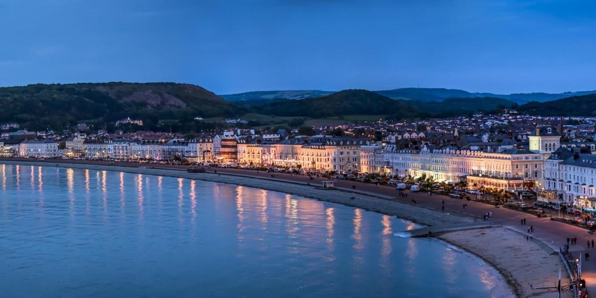Overton Villa Hotel Llandudno Exteriör bild