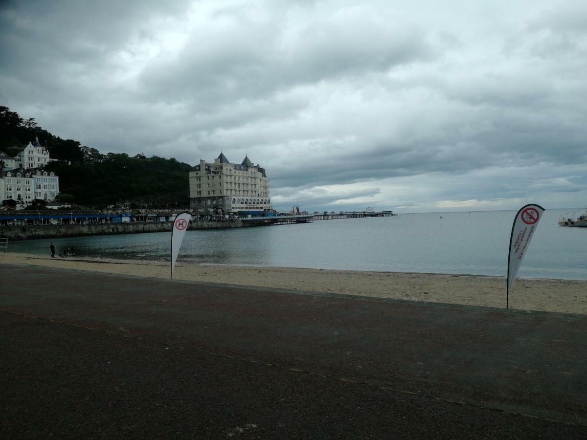 Overton Villa Hotel Llandudno Exteriör bild