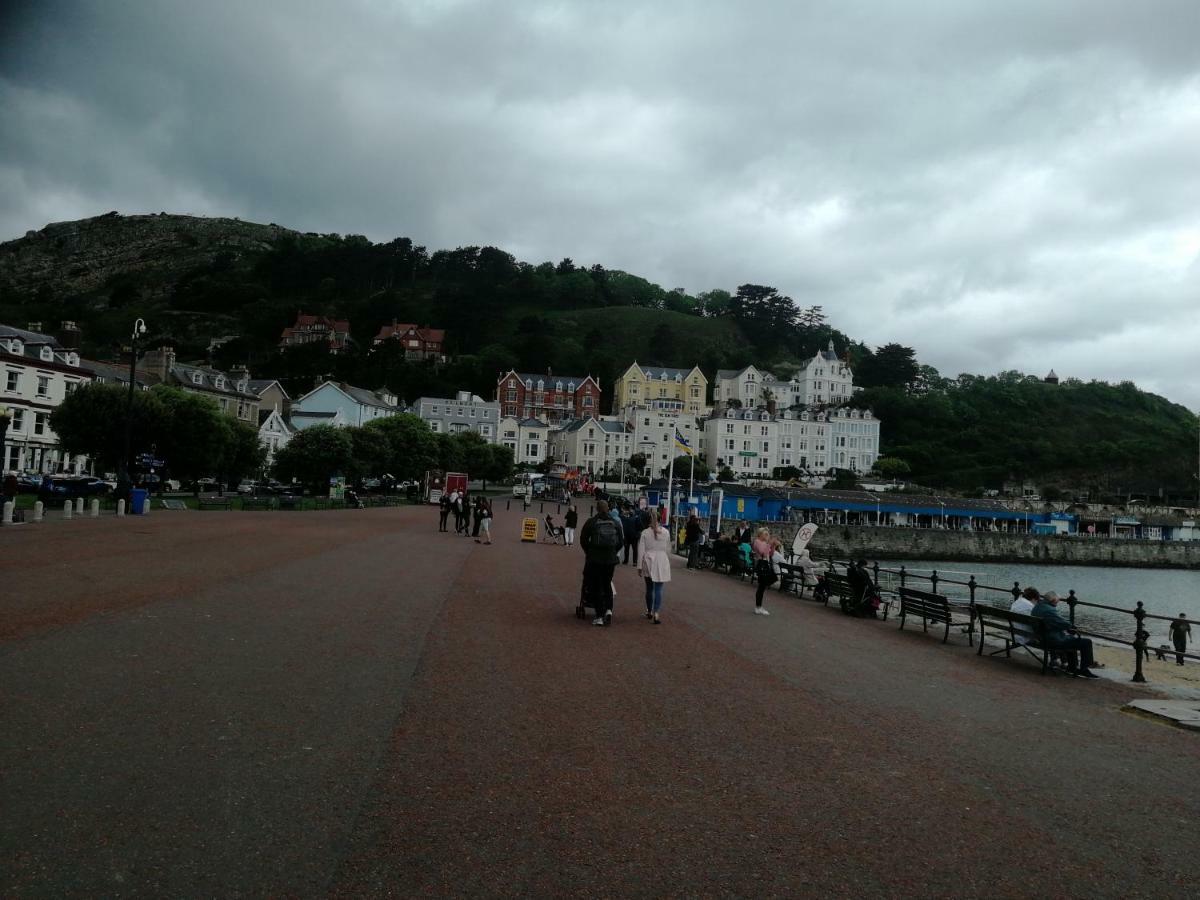 Overton Villa Hotel Llandudno Exteriör bild